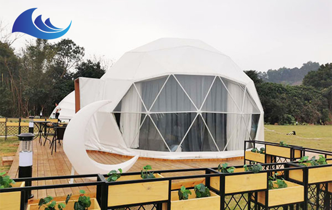 Hotel tipo carpa geodésica