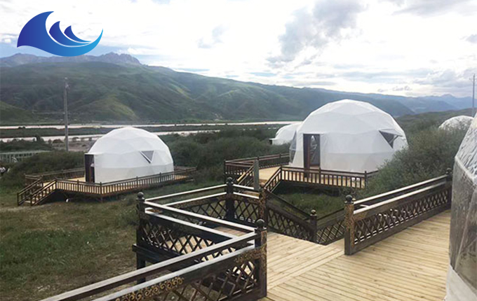Hotel tipo carpa geodésica